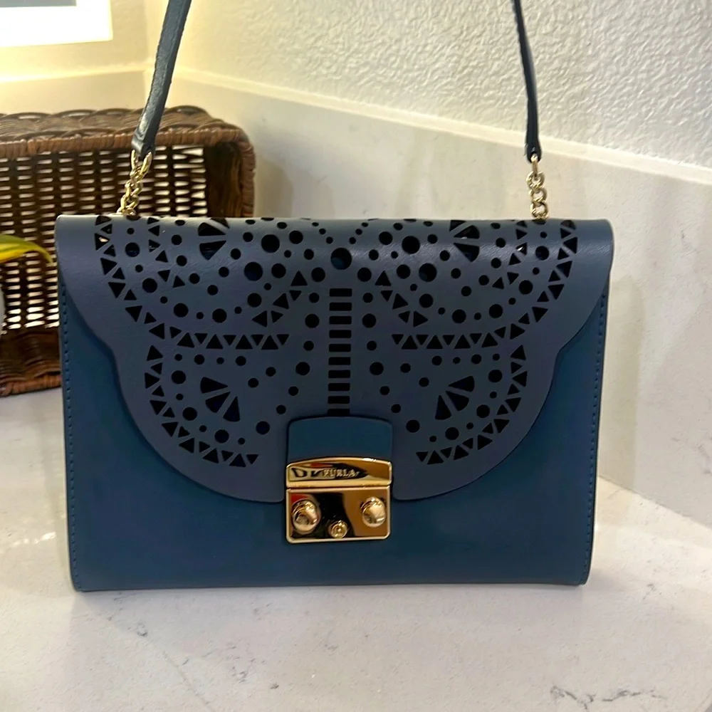 Furla Perforated butterfly Blue bag/Clutch. removable chain to make it a clutch - Picture 10 of 15